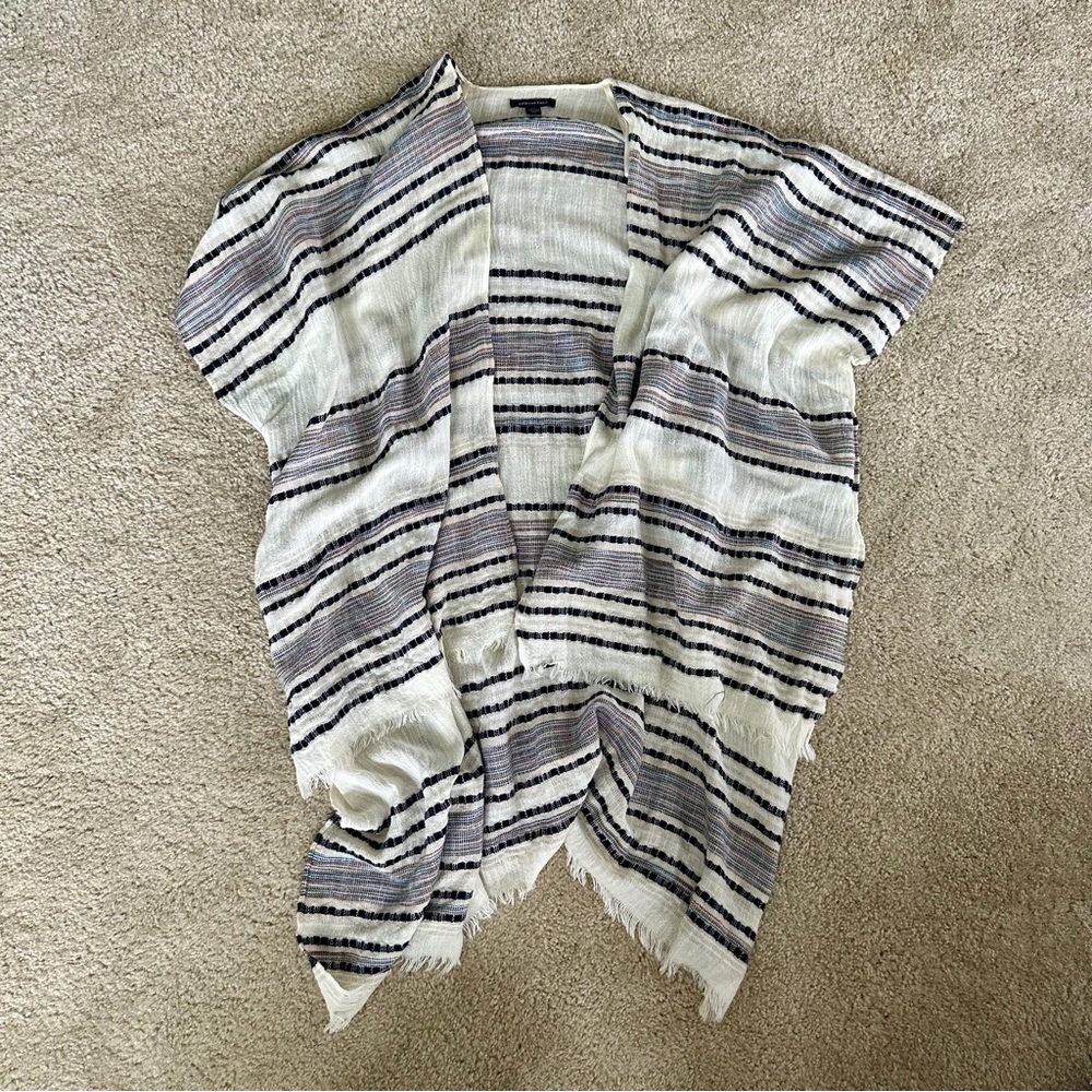 • ae fringed poncho •